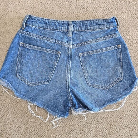 Pacsun Mom High Rise Frayed Hem Jean Shorts - Size 24 - Picture 2 of 15